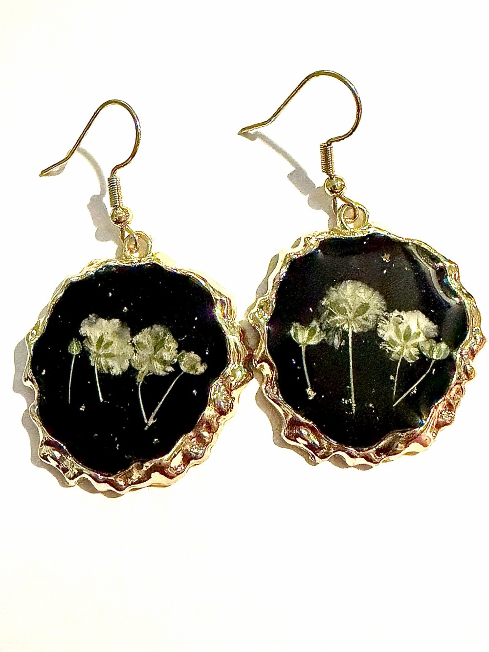 White Pressed Flower Black Resin Dangle Earrings